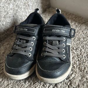 Stride Rite sz 8.5 black toddler sneakers